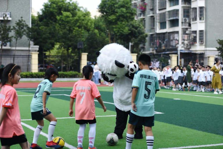 半岛BOB合肥庐阳区：9万名学子喜迎“开学第一课”(图3)