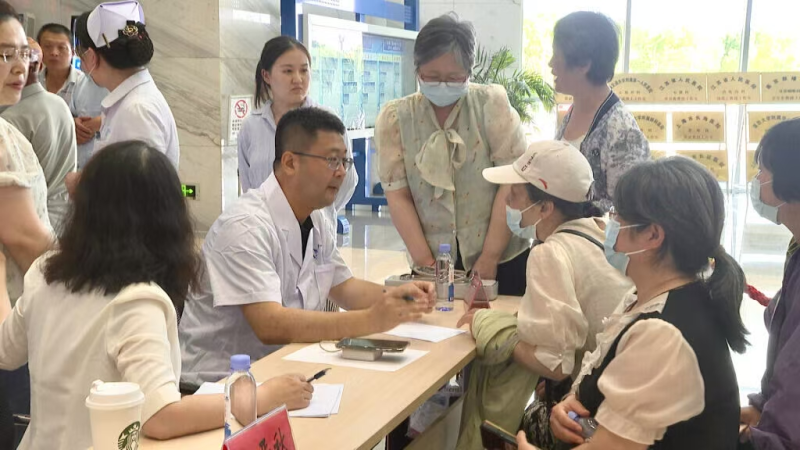 女性健康大讲堂公益行图书分享会活动举行