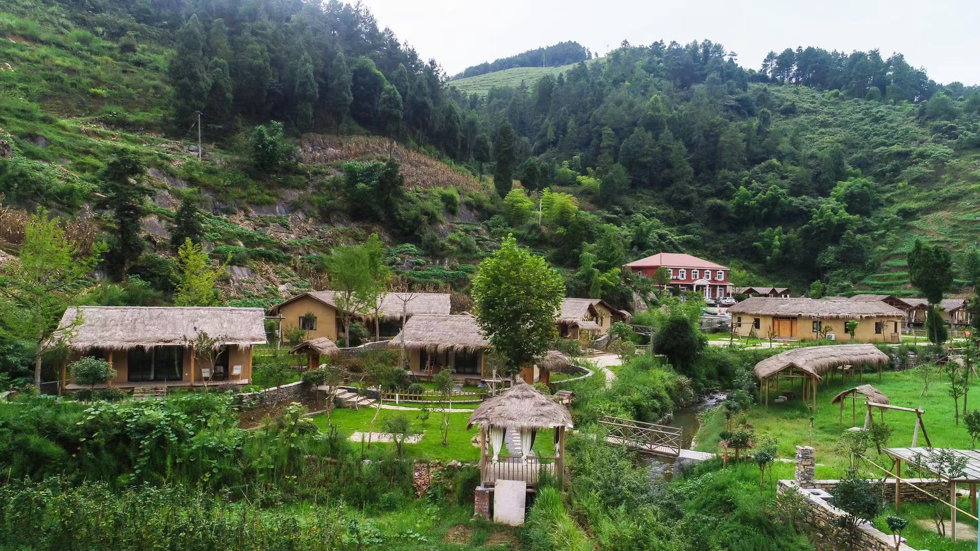 聂宏在小小的山谷里面打造慢趣的家