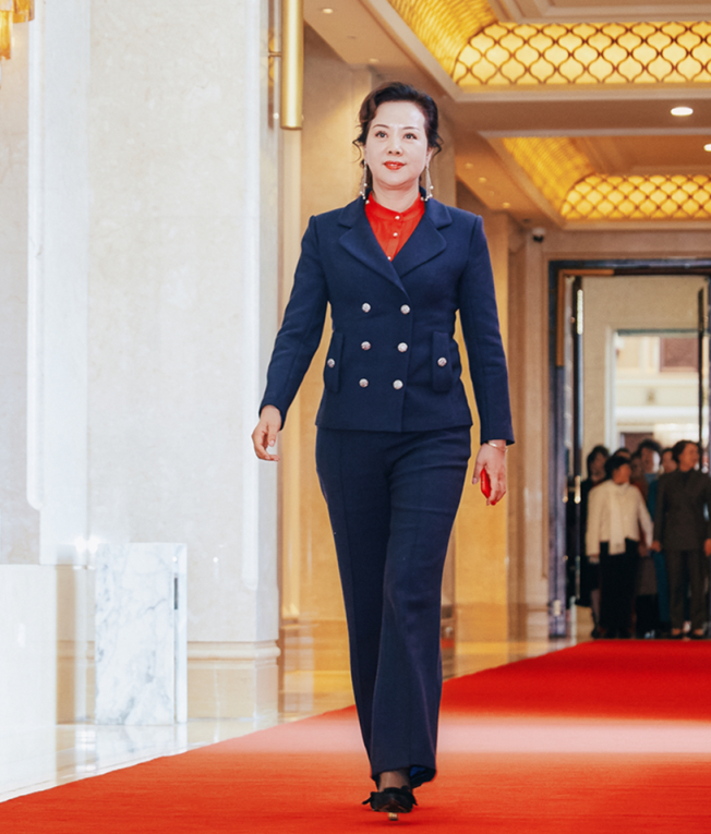 崔小丽科技创新突破精新工艺回馈社会展现巾帼担当